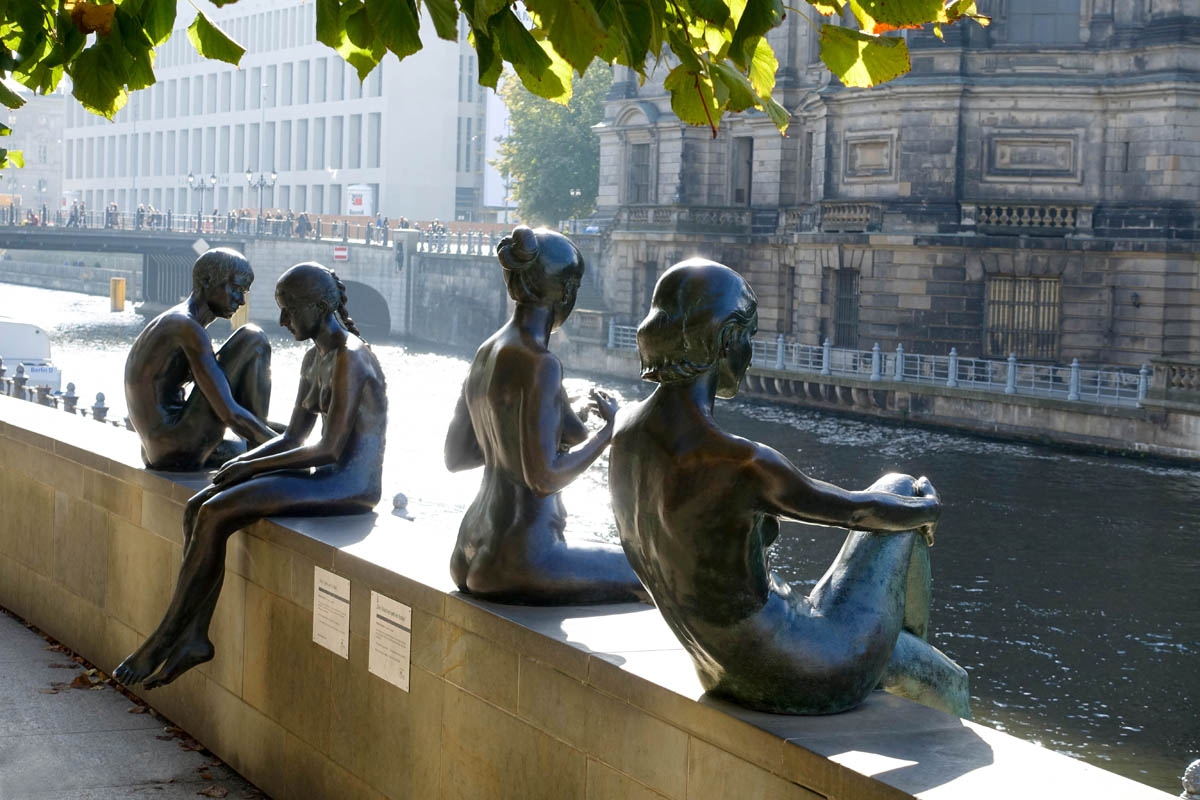 Bronze figures, River Spree, Central Berlin.