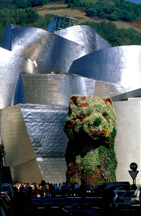Guggenheim and Jeff Koons Puppy, Bilbao