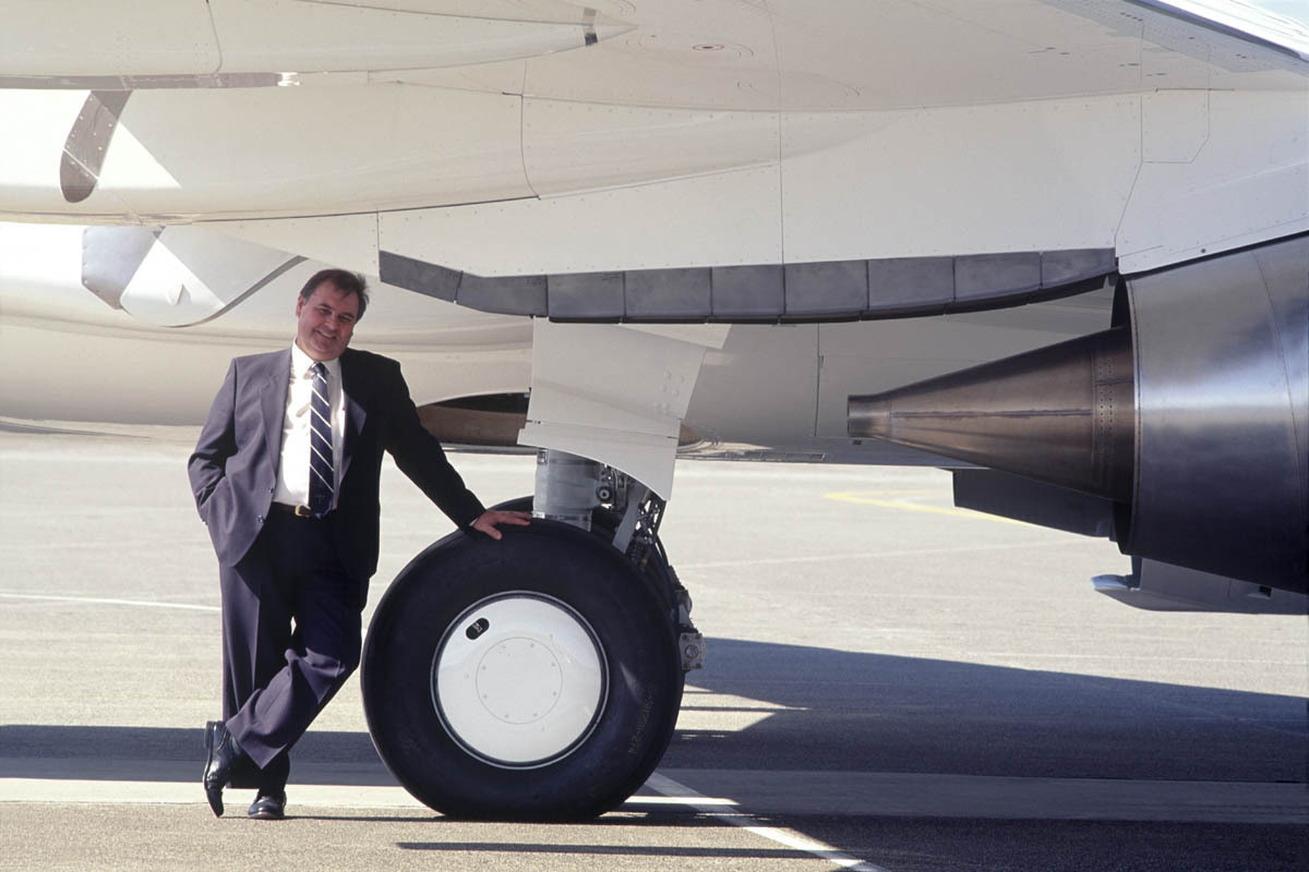 Ansett's Alan Harrison with new 737. Seattle